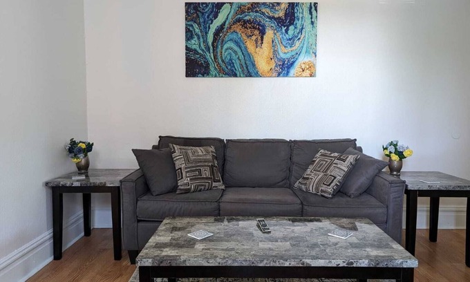 Benton Park West Apartment | Second Floor King Bed w/Off-Street Parking Near SSM/Children's Hospital