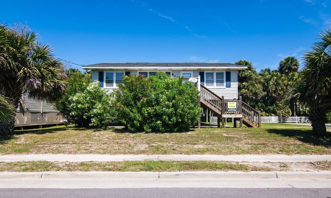 Edisto Island House | Second Row Classic w/Beach & Ocean Views from Sun Deck;Cable TV/WiFi;Minutes to Restaurants