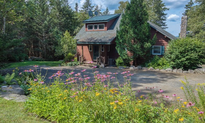 Rangeley Plantation House | Second Wind - Private vacation home right on Mooselookmeguntic Lake