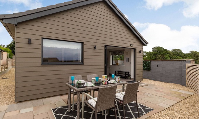 South Charlton Cottage | SECRET KINGDOM COTTAGE, family friendly, with a garden in Warkworth
