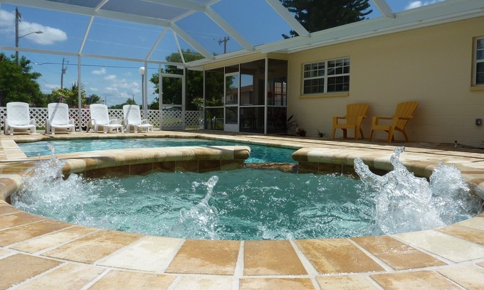 Cape Coral Apartment | Secure Spring sun and your desired accommodation at TOP PRICES now!