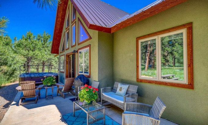 Pagosa Highlands House | See Fall's Changing Colors! Touch of Green: Pet-Friendly, Hot Tub, Garage, Views of Hatcher Lake