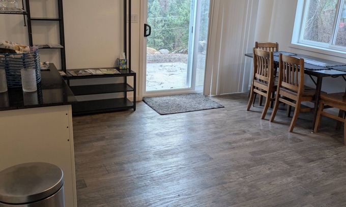 Coeur d'Alene House | SEE YOU IN THE SPRING! Close to Coeur D' Alene yet set in a wooded atmosphere.