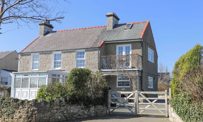 Moelfre Cottage | SEIRIOL VIEW, pet friendly, character holiday cottage in Moelfre