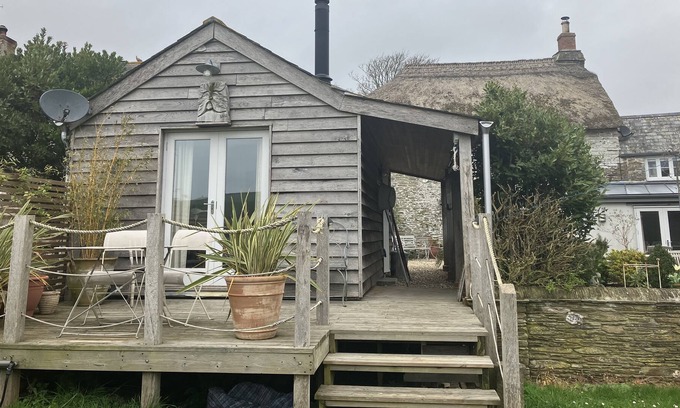 South Milton Cabin | Self contained cosy Cabin
