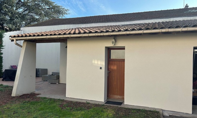 Decines-Charpieu Apartment | Self-contained studio in Decines Centre
