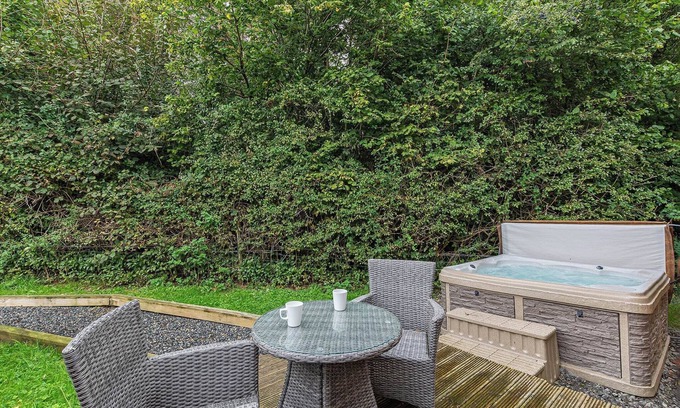 Allithwaite Ski Chalet | Semi-detached deluxe lodge offering the perfect romantic retreat.