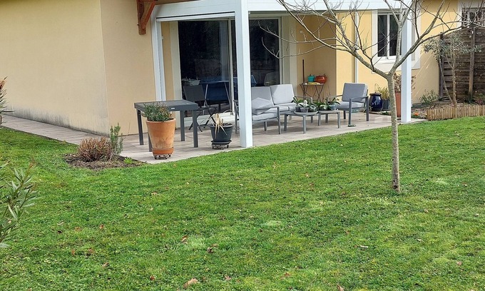 Lahourcade House | Semi-detached house in the countryside garden covered terrace