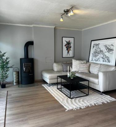 Sandnes Apartment | Sentral, romslig og lys leilighet med parkering