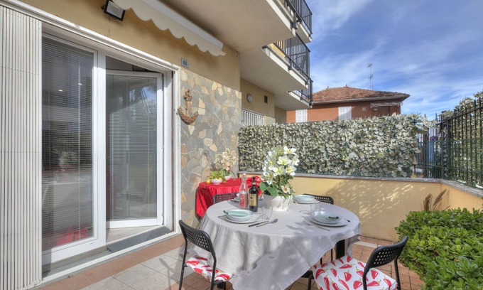 San Bartolomeo al Mare Apartment | Serafina 50m from the sea - with A/C, San Bartolomeo al Mare, Italy