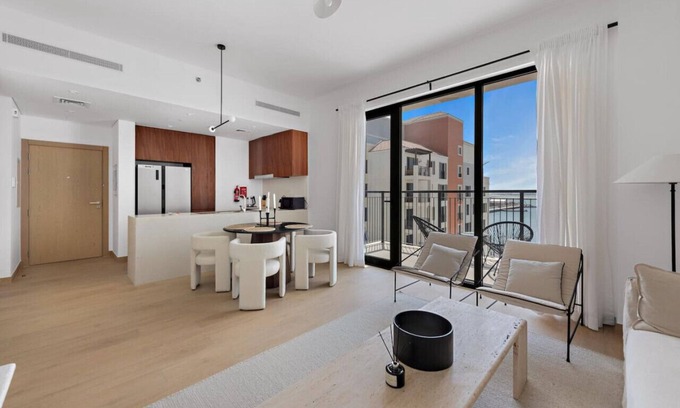 Dubai Apartment | Serene 2BR by The Beach - La Mer