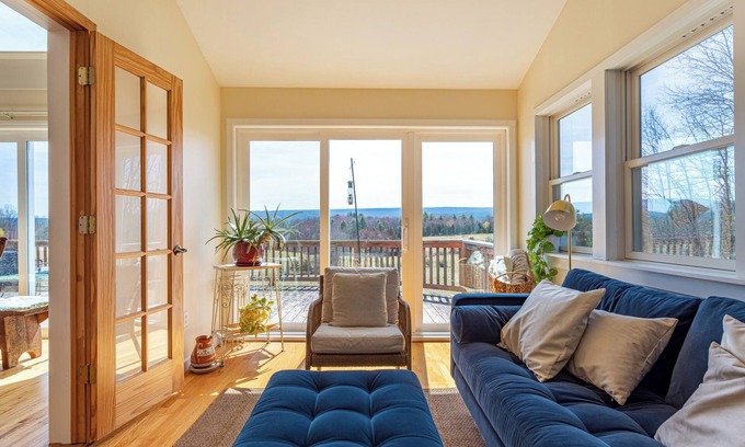Kerhonkson Ski Chalet | Serene & Bright: Minnewaska Mtn Views ~ Deck ~BBQ