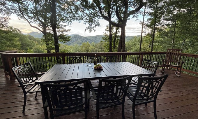 Deep Gap Cabin | Serene Cabin - Sleeps 8, 3 BR, 3 BA, Spectacular VIEWS, Family and Pet Friendly