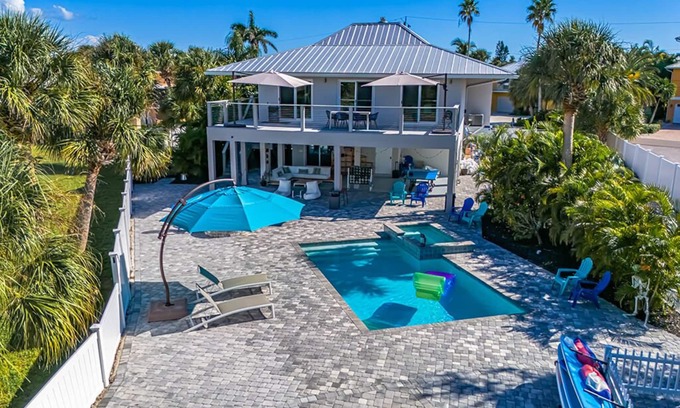 Nokomis House | Serene Coastal Stay – Resort Style Home on Casey Key