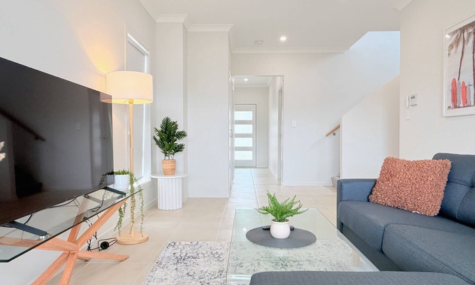 Rochedale House | Serene Escape 4BR & 2.5Bath Retreat in Rochedale