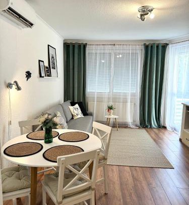Ferencvaros Apartment | Serene Garden View Suite