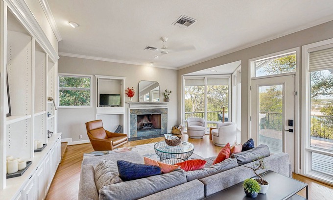 Lakeway House | Serene home overlooking Lake Travis with indoor-outdoor living & stunning views