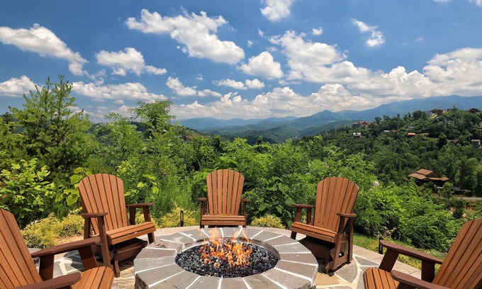 Chalet Village North Cabin | SERENE Luxury Cabin! BREATHTAKING Views! Huge Deck! Fire pit! Hot Tub! Near town