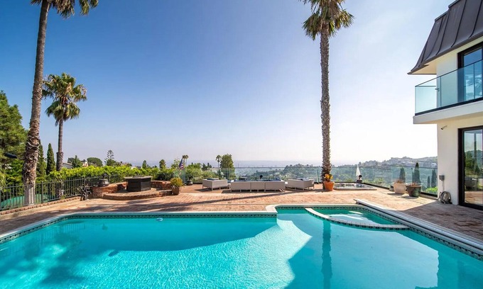 Hollywood Hills West House | Serene Mountain Retreat