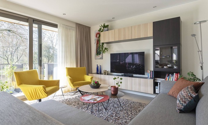 Alkmaar Apartment | Serene Parkside Retreat
