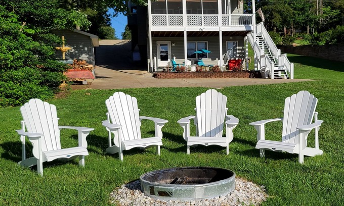 Bracey House | Serene, Spacious Lakefront Home in a Quiet Cove