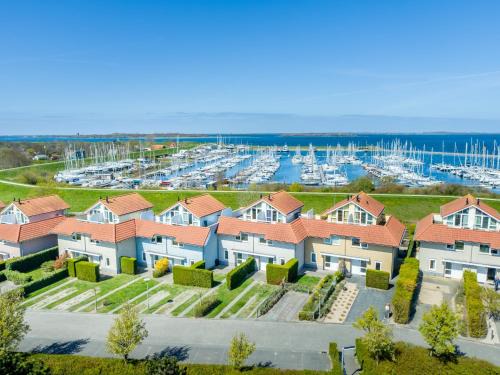 Brouwershaven House | Serene Stay by the Shore