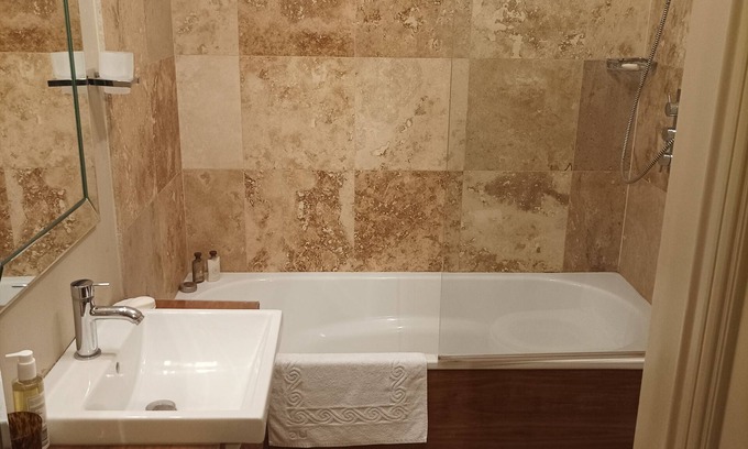 Chelsea Apartment | Serene Studio Hideaway, Kensington and Chelsea