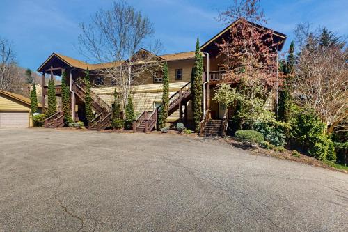 Whittier Apartment | Serenity and Adventure Retreat