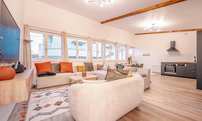 Monmousseau-Verollot Condo | Serenity House - metro line 7 + parking lot