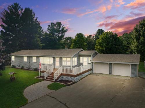 Traverse City House | Serenity Shores, Tranquil Retreat in Traverse City