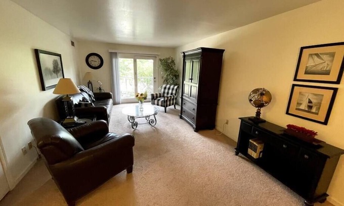 Oshkosh Apartment | Serviced Apartment Steps From The Fox River
