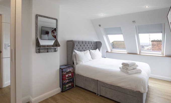 Swindon Apartment | Serviced Penthouse Apartment in Old Town Swindon