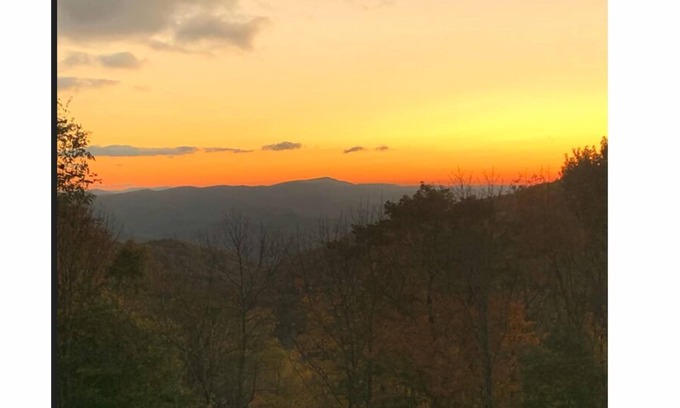 Seven Devils House | Seven Devils Sunrise - Updated home with mountain views, gas firetable, & game room!
