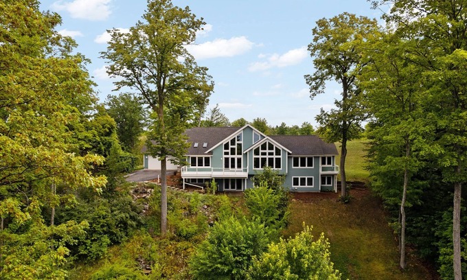Traverse City House | Seven Hills Estate on Old Mission
