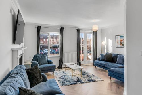 Norwich House | Seven Space Central Town House with Parking