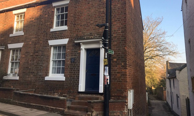Shrewsbury Cottage | SEVERN WAY COTTAGE, pet friendly, with a garden in Shrewsbury