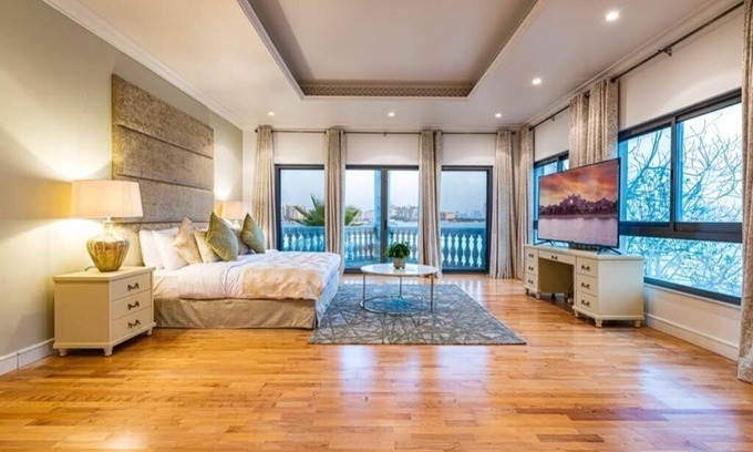 Palm Jumeirah Villa | Sezavi huge and luxury villa with stunning views!