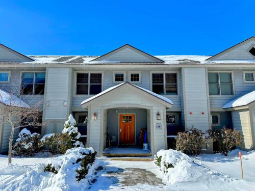 Bretton Woods House | SH5 Luxurious Stone Hill Townhome