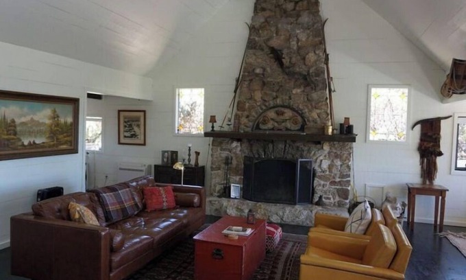 Pine Cove Cabin | SHADOW PINE LODGE 1925 OLD HUNTING LODGE.