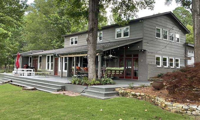 Little Kowaliga House | Shady Flat Fenced Yard, Pet-Friendly, Kayak, 3000 SF, 5 King BR's + Bunkroom