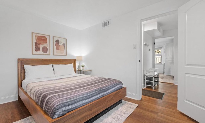 Shadyside Apartment | Shadyside, Pittsburgh, Modern and Stylish 1 Bedroom Unit5 with Free Parking