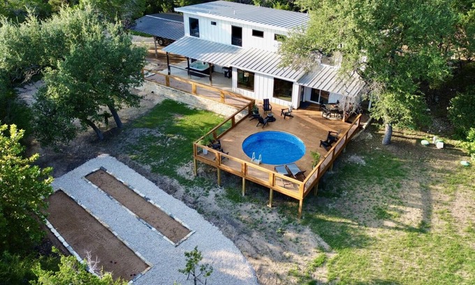 Dripping Springs Apartment | Shangri La with Pool, Arcade, and Hot Tub