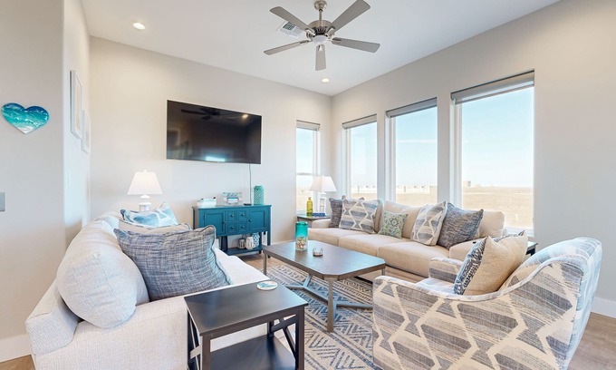 Bella Vista House | Shared Pool, Shared Hot Tub, Pet Friendly