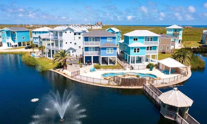 Bella Vista House | Shared pool, Shared Hot Tub, Parking for 3