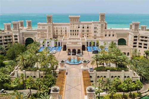 Madinat Zayed Apartment | Shared room