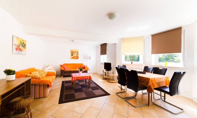 Bronnzell Apartment | Shared room for 3 guests with 35m² in Fulda (38601)
