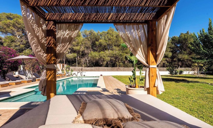 Sant Rafael de Sa Creu Villa | Shavasana - Bohemian Villa for Large Groups
