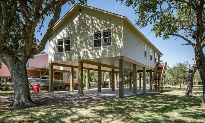 Cedar Lane House | Sheets’ Creek: Brand new construction on Caney Creek