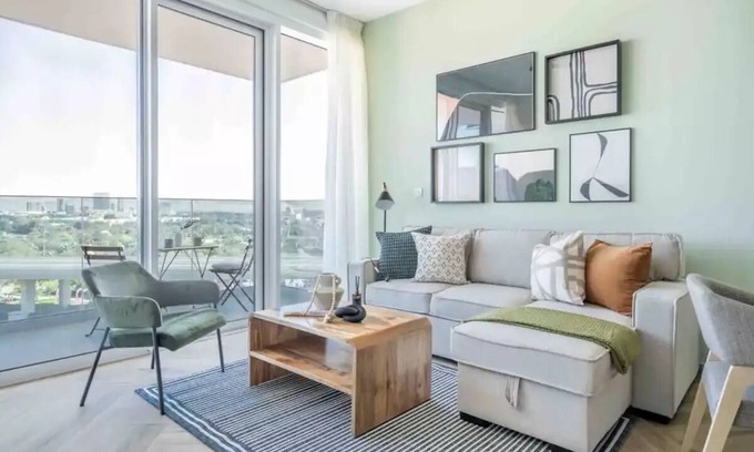 Bur Dubai Apartment | Sheikh Zayed Road, 1 Bedroom Apartment World Trade Center, Max Metro Station.