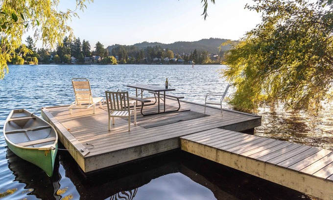 Langford House | Shelby LakeFront House. . Langford Lake Near The Ocean - Victoria's West Shore